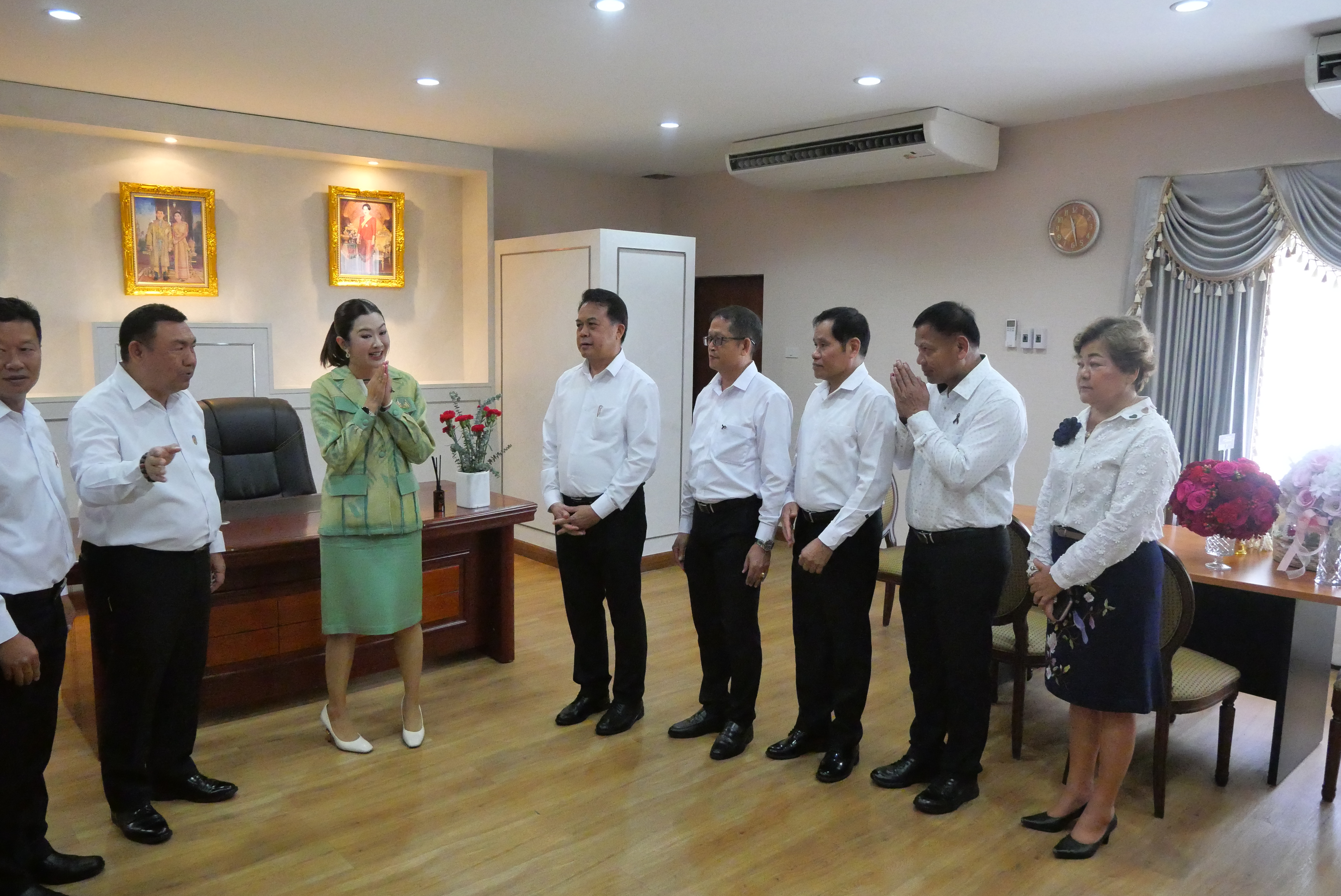 title - คณะผู้บริหาร ส.ป.ก. ร่วมแสดงความยินดีในโอกาสเข้ารับตำแหน่งของรัฐมนตรีว่าการกระทรวงเกษตรและสหกรณ์ และรัฐมนตรีช่วยว่าการกระทรวงเกษตรและสหกรณ์ 